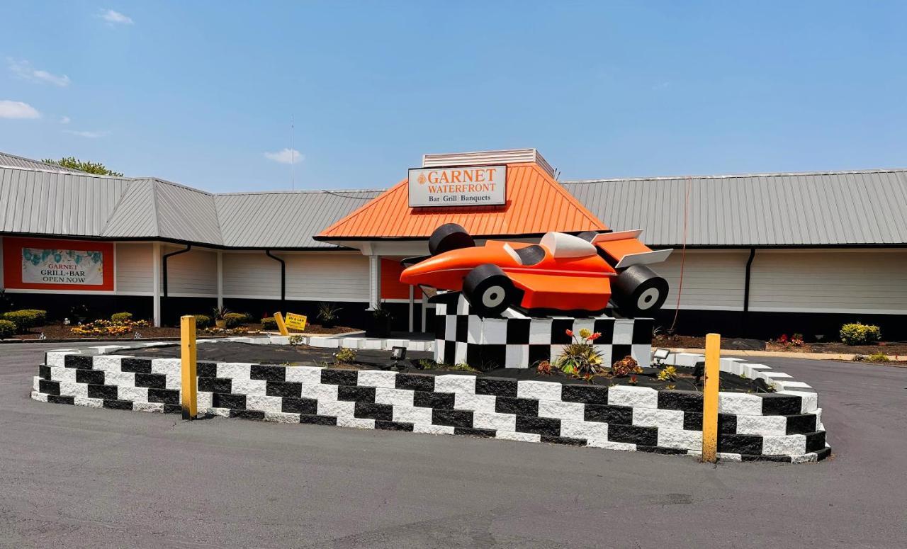 Travelodge By Wyndham Indianapolis Speedway Exterior photo