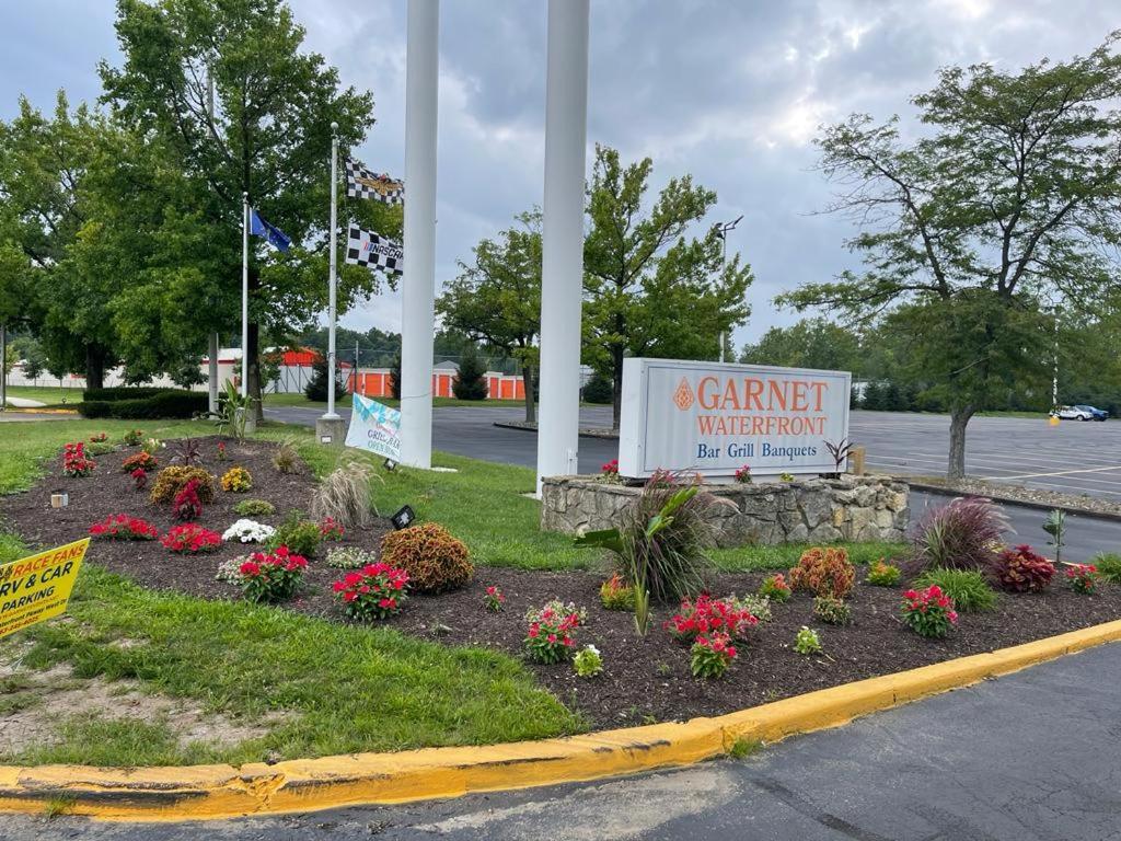 Travelodge By Wyndham Indianapolis Speedway Exterior photo